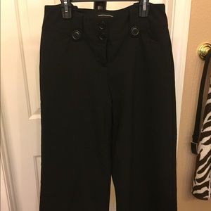 Express Design Studio Black Capri Size 4